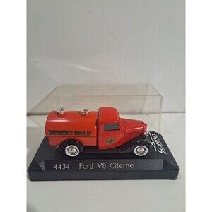 Solido 4434 1:43 Die Cast Ford V8 Beverly Hills Fire Department Truck w/Case